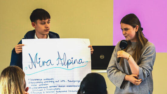 Pitch von Lernenden zum Nachhaltigkeitskonzept des Hotels Nira Alpina