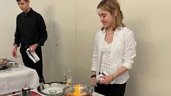 Rafael und Lou beim Flambieren